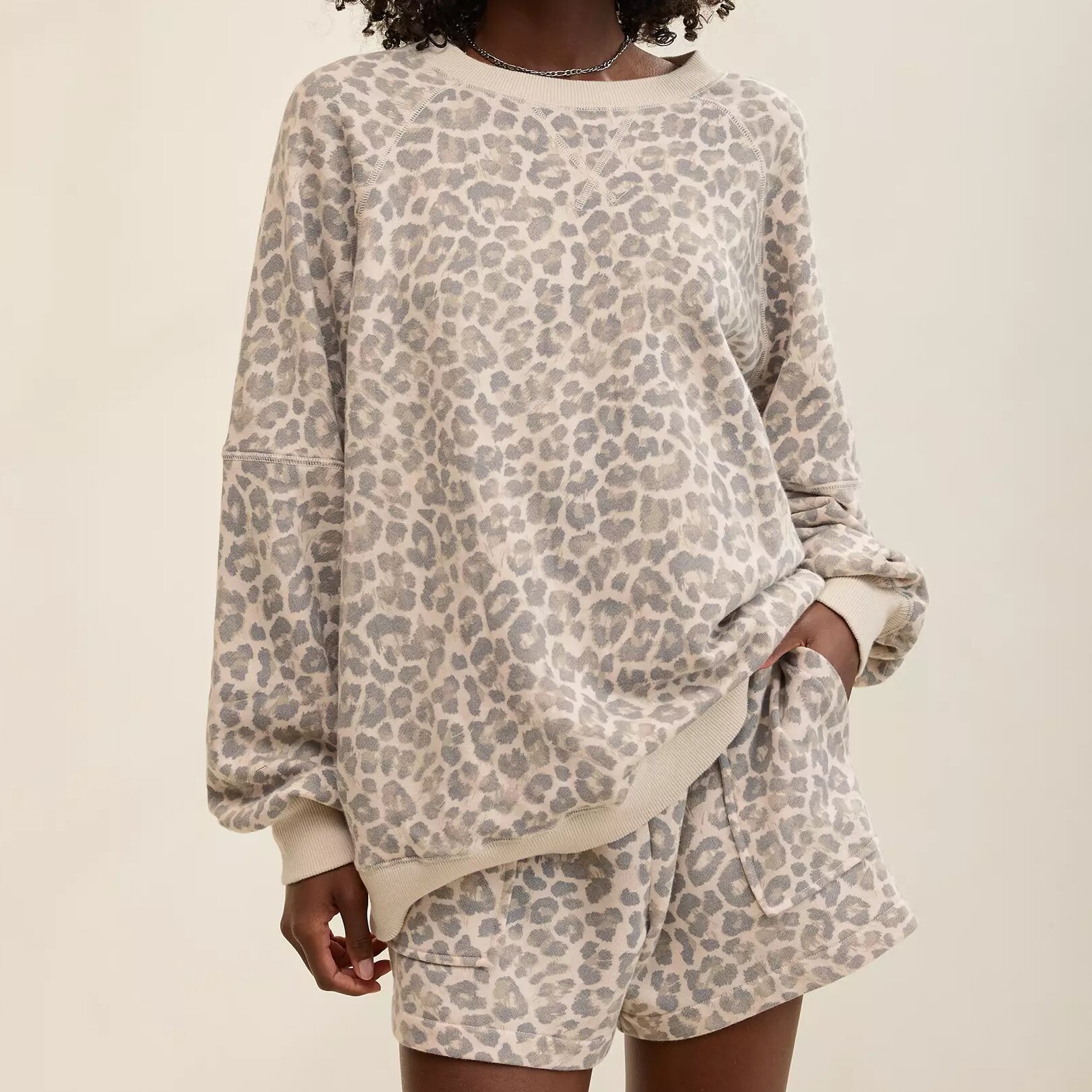 Custom Women's Leopard Print Raglan Sleeve Crew Neck Drop Shoulder Loose Fleece Casual Pullover Sweatshirt Manufacturer