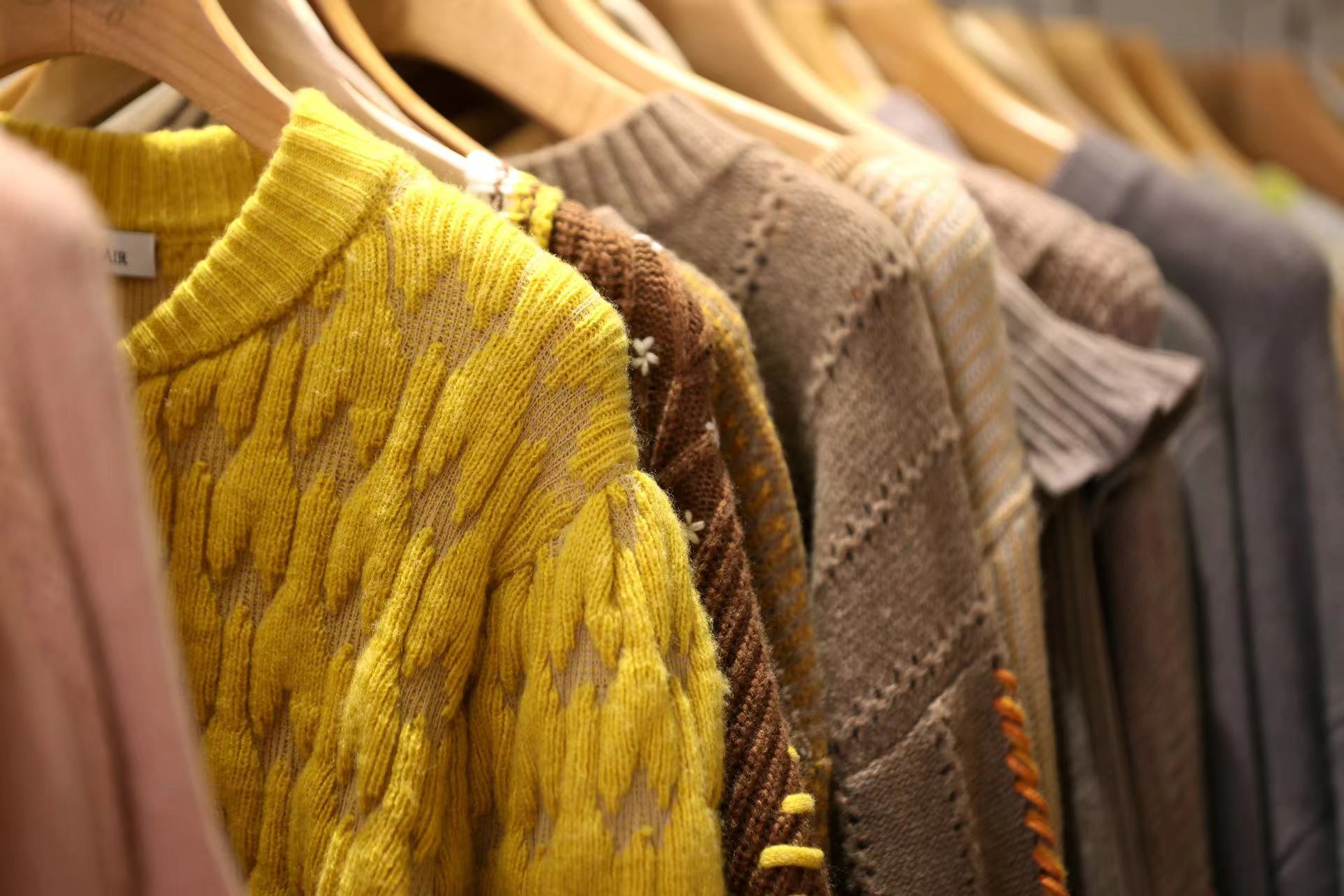 High Quality Custom Womens Solid Casual Short Knit Cardigan Sweater Wool Sequined Elegant Luxury Winter Manufacturers detail