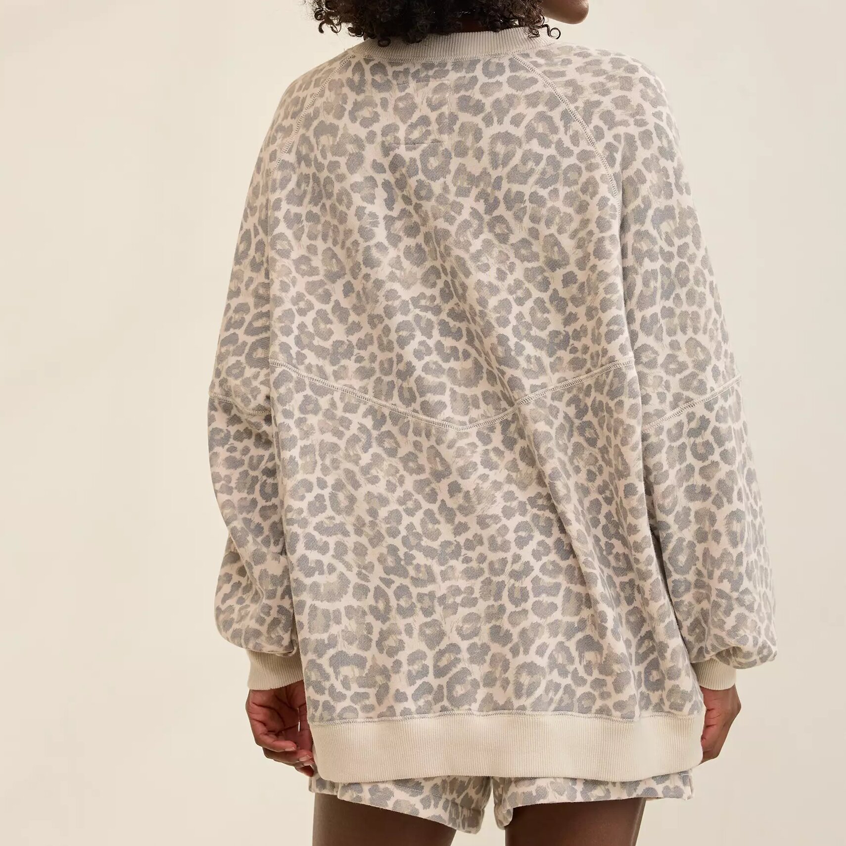 Custom Womens Leopard Print Raglan Sleeve Crew Neck Drop Shoulder Loose Fleece Casual Pullover Sweatshirt Manufacturer detail