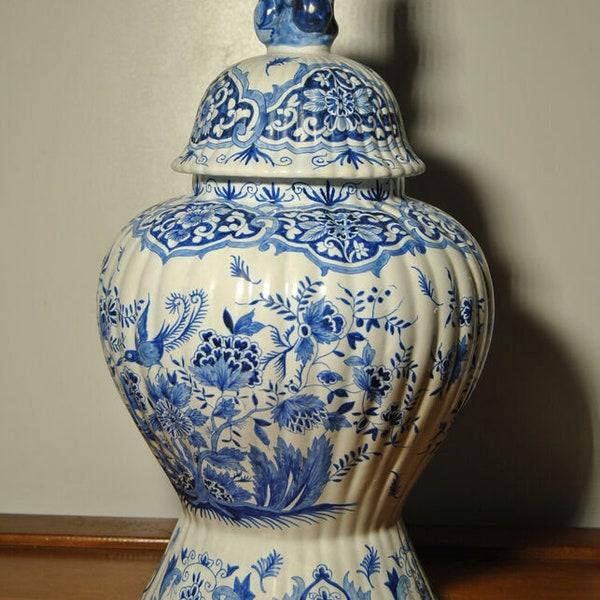 Lid Vase Pottery Vase With Blue And White Bird Flower Shrub Decoration