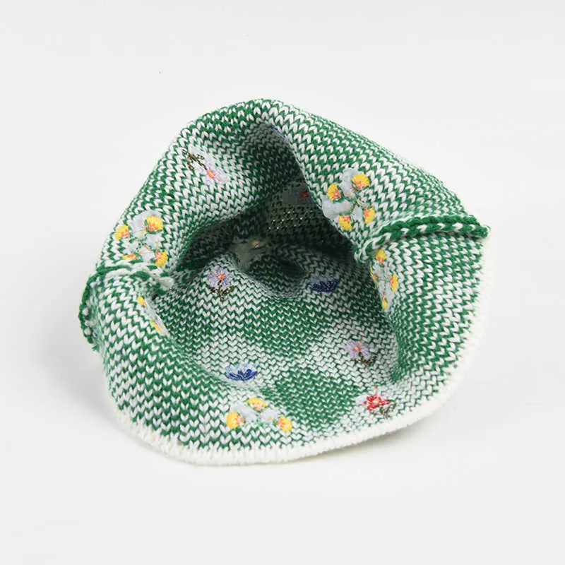 Autumn Cotton Yarn Wide Brim Woven Crochet Flower Bucket Hat: Plaid Color Match for Women