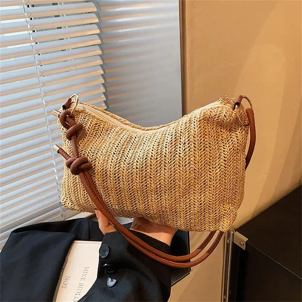 Bohemian Hand-Woven Turf Shoulder Messenger Bag: Rattan Material, Large Capacity for Summer Beach