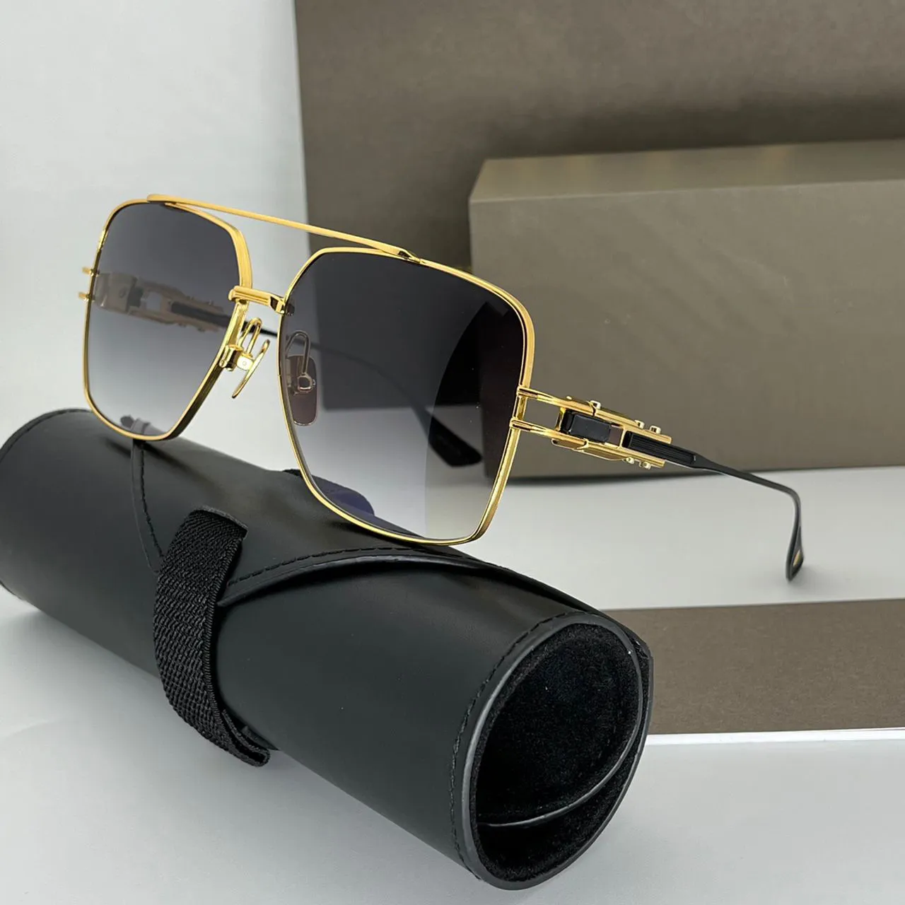Fashion Sunglasses For Men Women Retro Eyewear Designers Trendy Outdoor Drive-In Beach Style Anti-Ultraviolet Goggles Full Frame Random Box