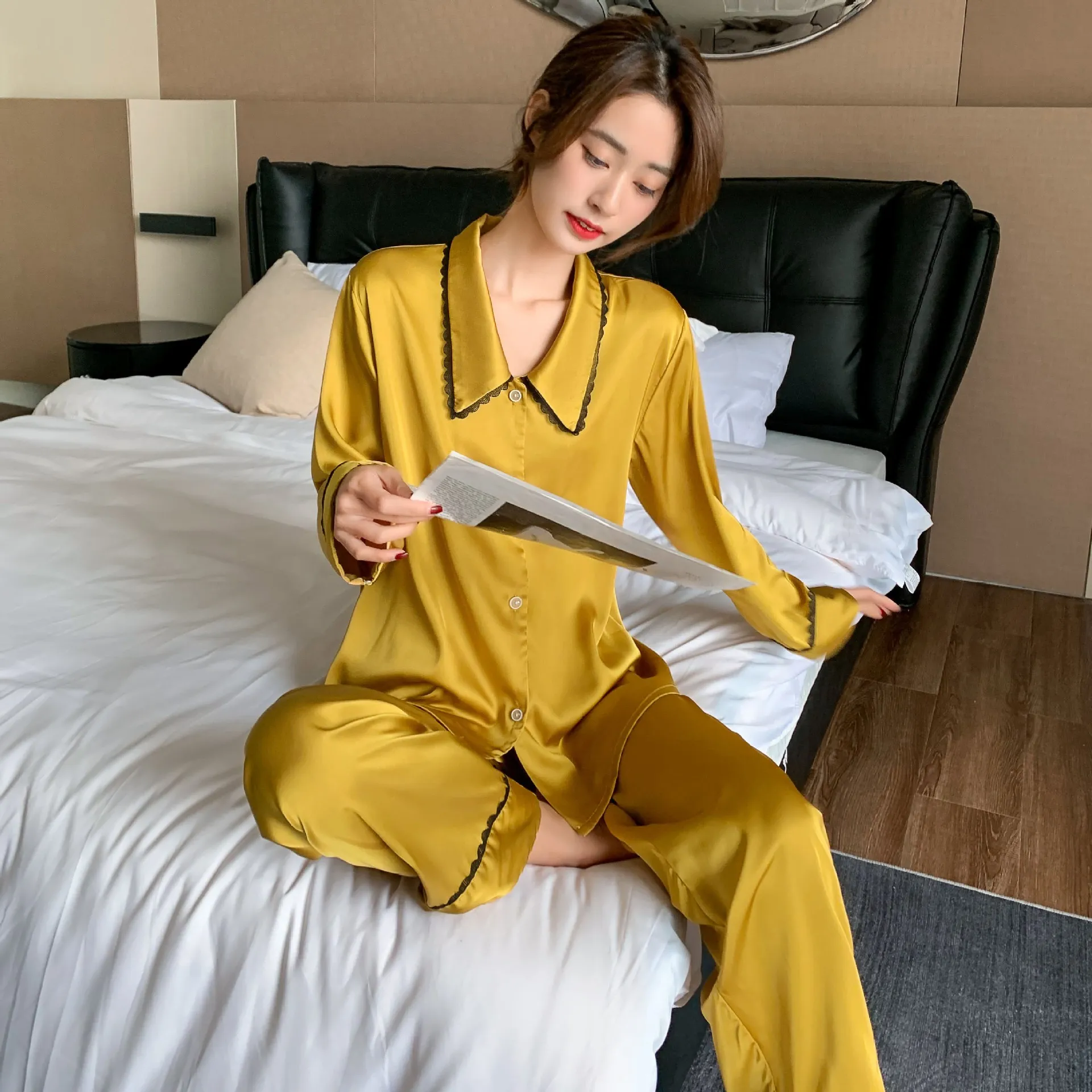 Elegant Ladies' Lounge Suit Premium Quality Ice Silk Ice Silk Pajamas Women's With Exquisite Black Lace Detailing