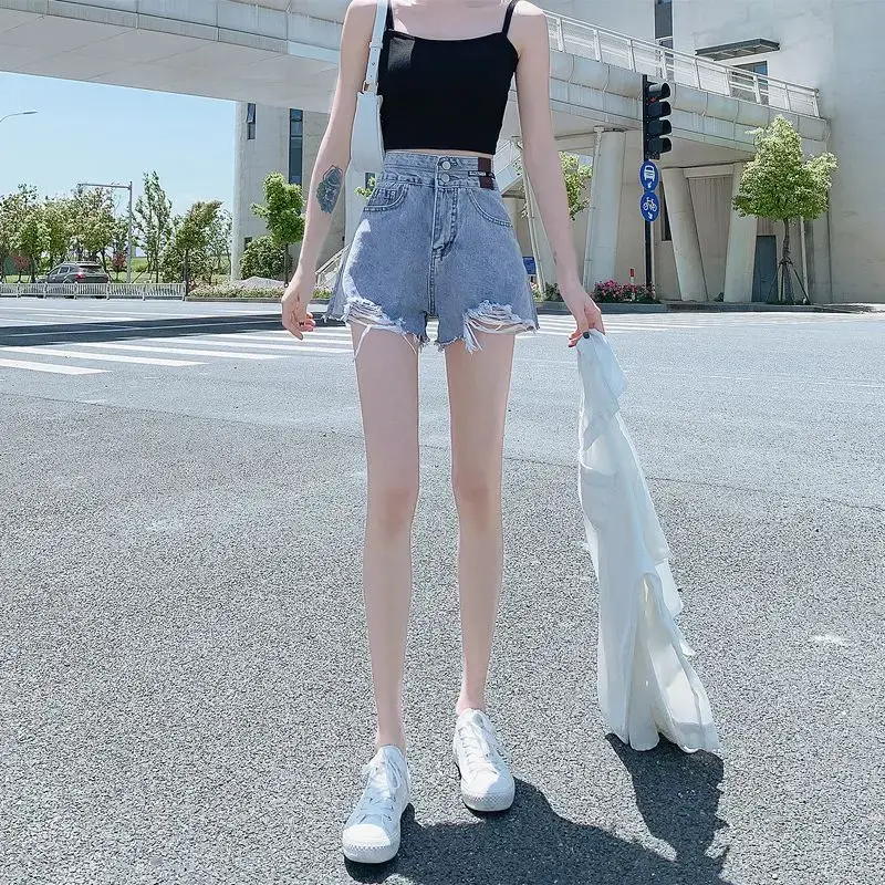 Women's Comfortable Classic Loose Denim Shorts High Waist Stretch Denim Shorts Summer Fashion Short Style