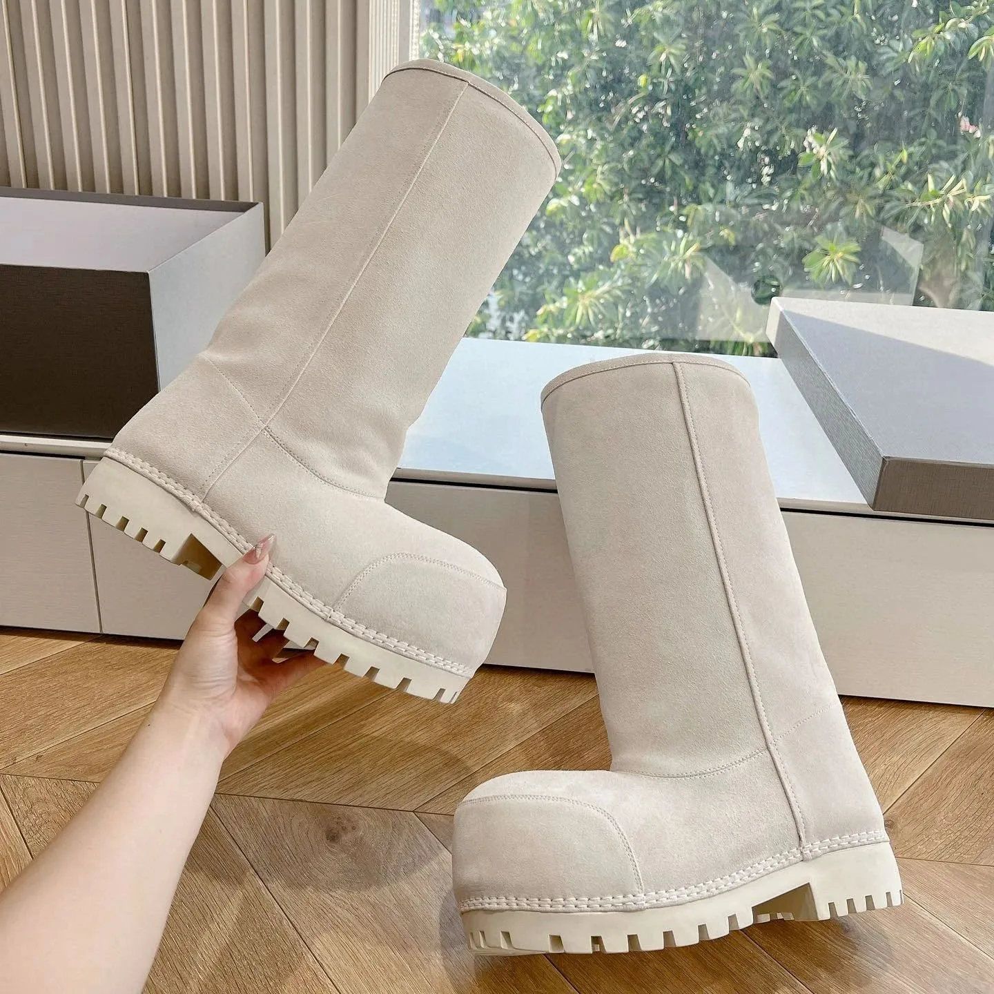 Beige 