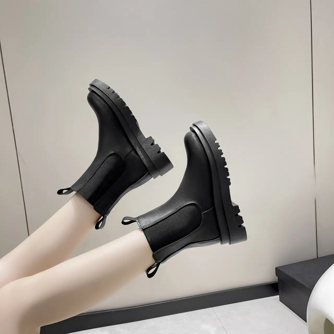 Women's Hot Thick Sole Flat Casual High Quality Fashion Chelsea Boots