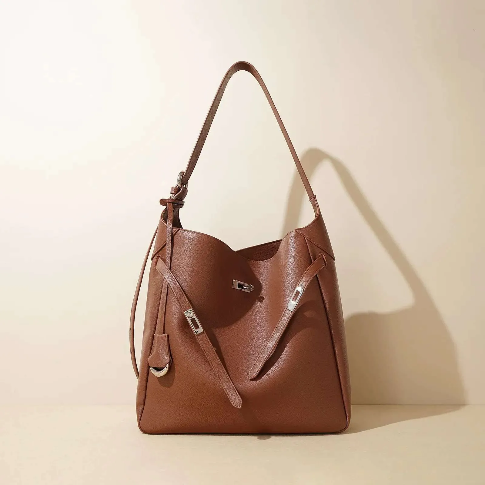 Red-brown 