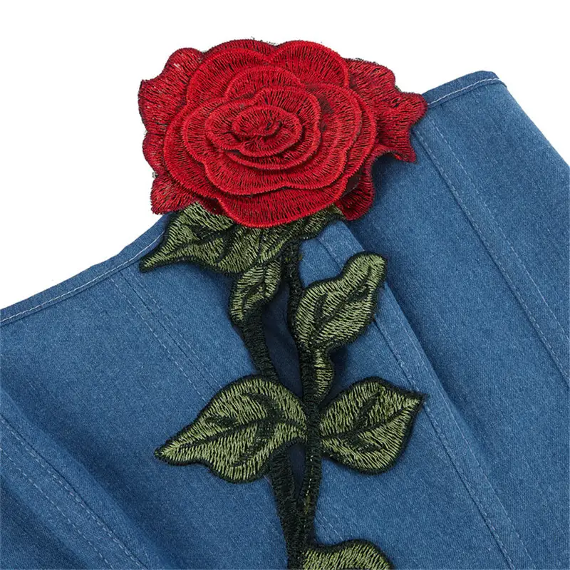 Denim Top With Rose Pattern, Women's Streetwear-Style Fitted Crop Top