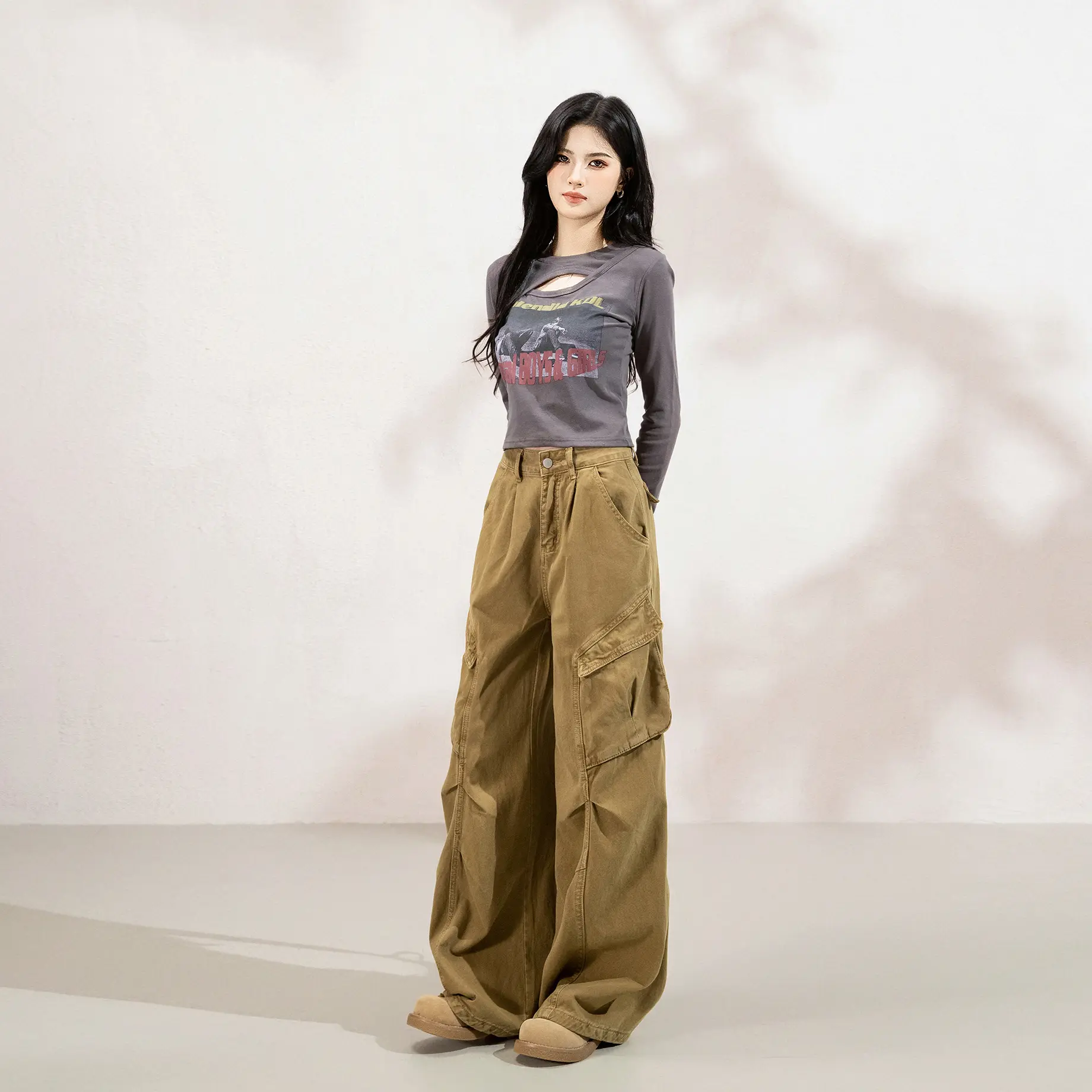 Women's Loose-Fit Straight Leg Cargo Pants - Slimm...