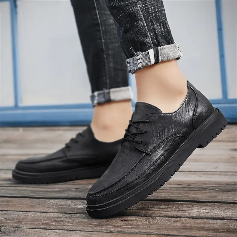 Classic Leather Casual Shoe With Men Textured Uppe...