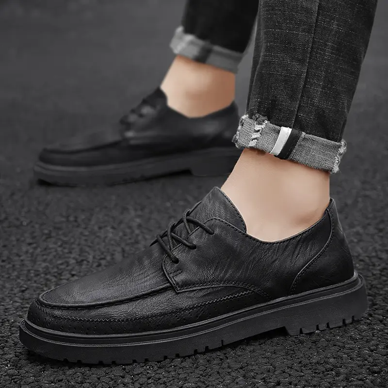 Classic Leather Casual Shoe With Men Textured Upper And Lace Up Design Low Cut Ankle Business Casual Style Jeans Companion