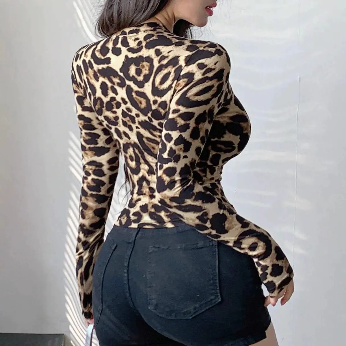 Women's Leopard Print Sporty Short Fit Top