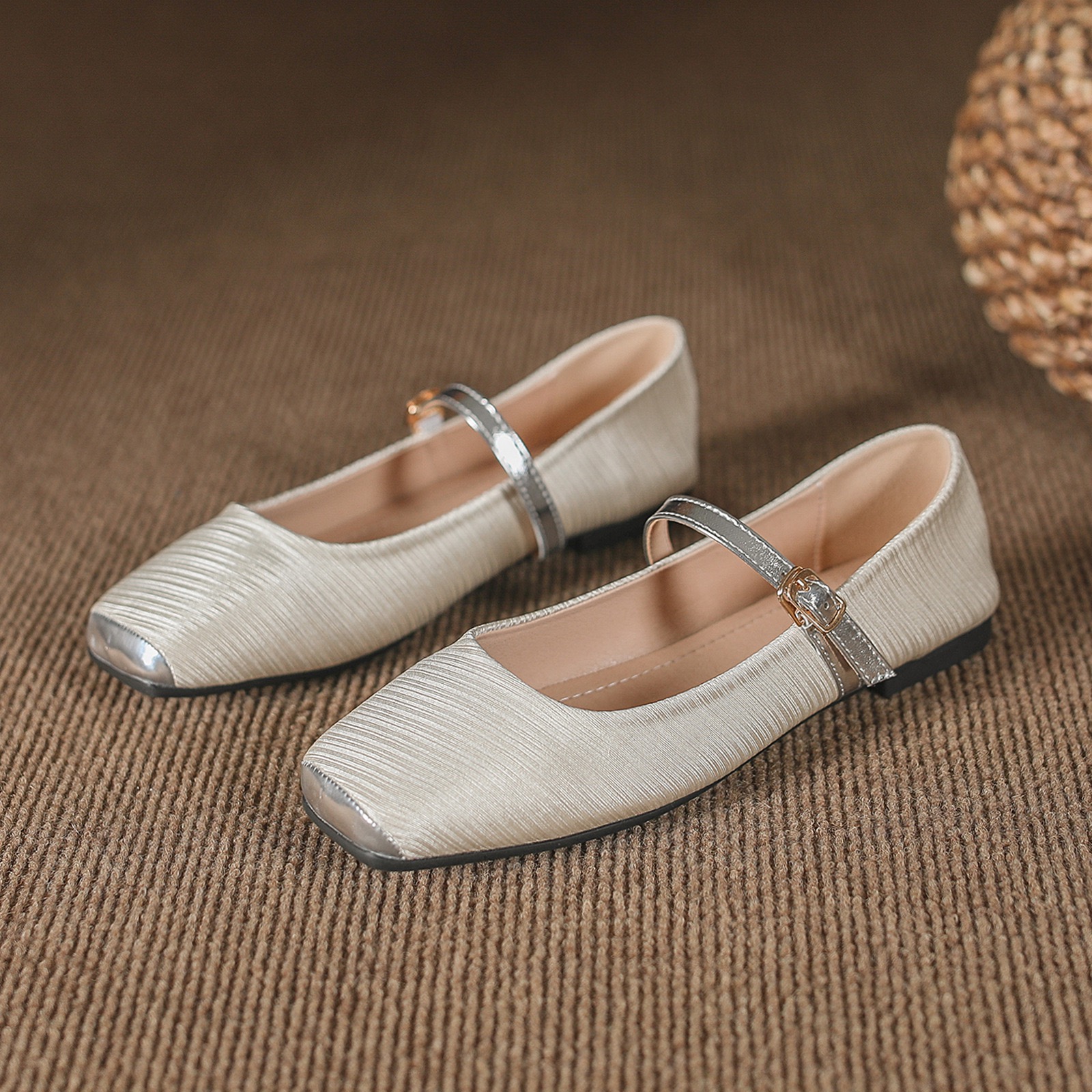 Beige 