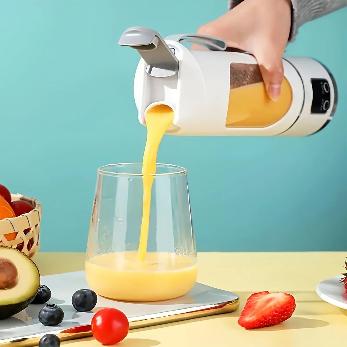 Portable USB-Rechargeable Blender & Juicer 500ml Portable Juicer Shakes And Smoothies Blender
