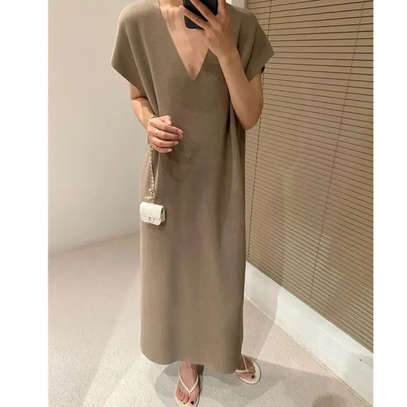 Elegant Women's Deep V-Neck Relaxed Fit Midi Dress