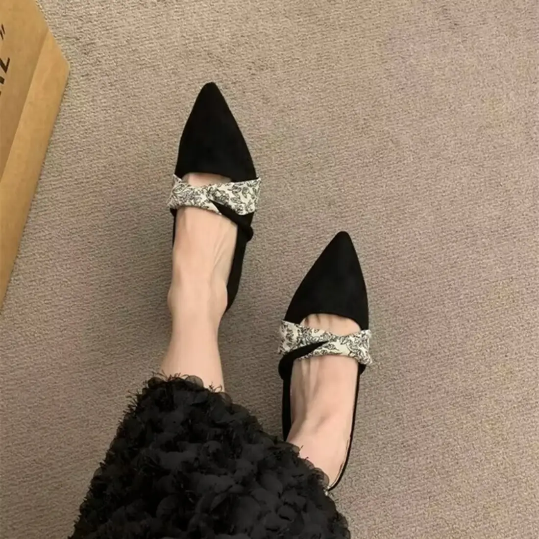 Fashionable Velvet Pointed-Toe Low-Cut Retro Silk Mary Jane Shoes