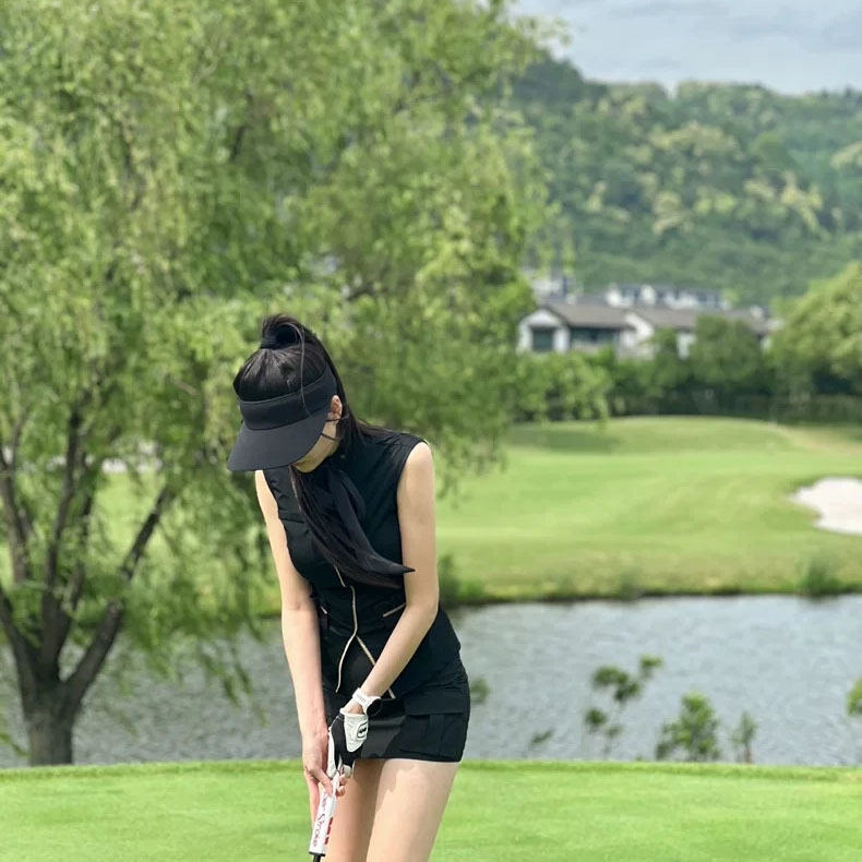 Ladies' Golf Suit Sleeveless Slim T-Shirt with Ribbon Lace and Matching Short Skort