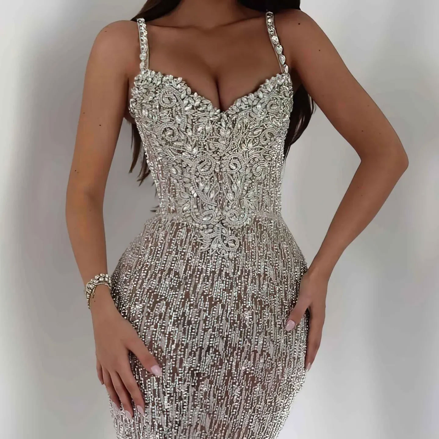 Gorgeous Crystal Prom Dresses Elegant Beaded Spaghetti Straps Evening Dress Floor Length Rhinestones Party Gown
