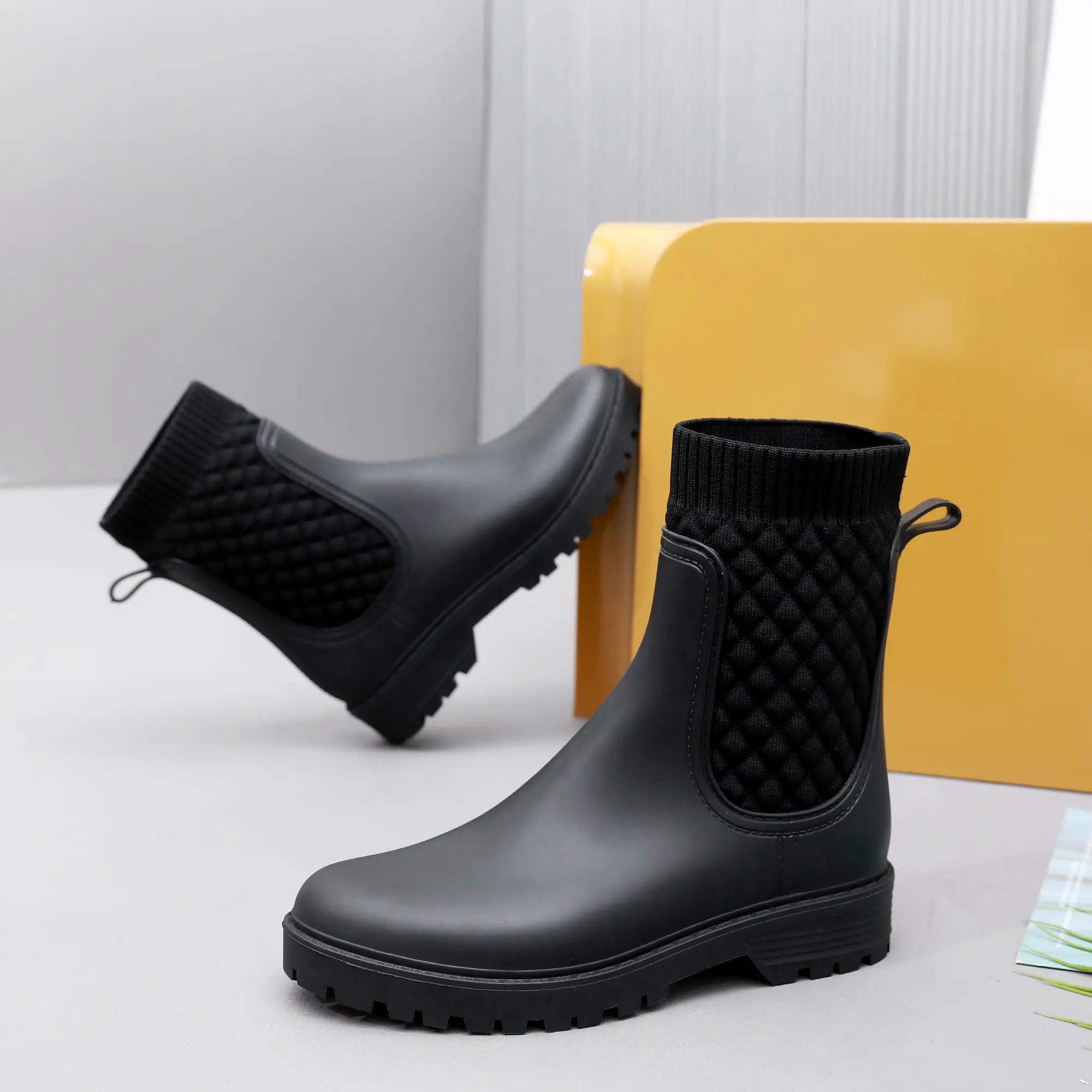Women's Short Chelsea Fashionable Pvc Non Slip Waterproof Rubber Boots