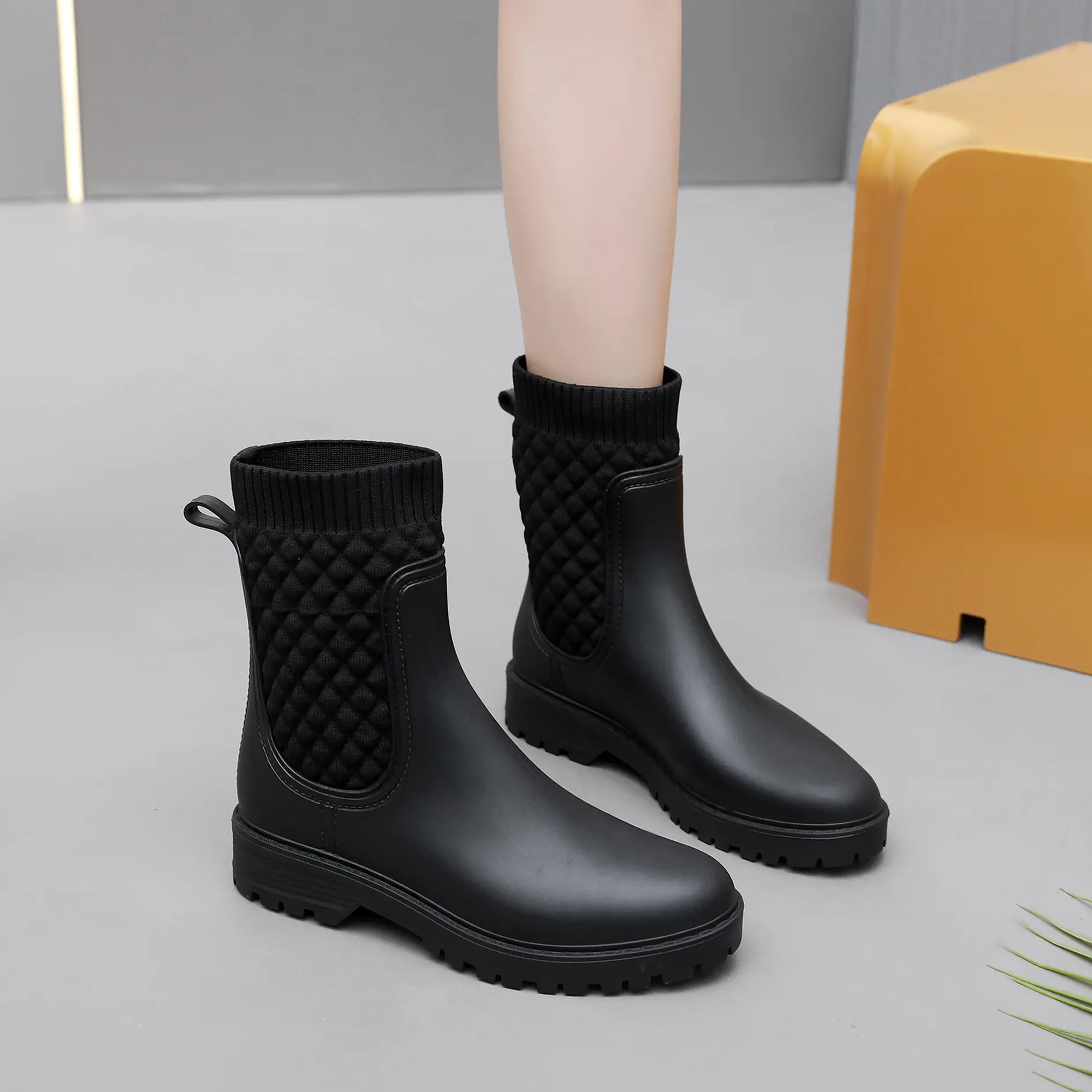 Women's Short Chelsea Fashionable Pvc Non Slip Waterproof Rubber Boots